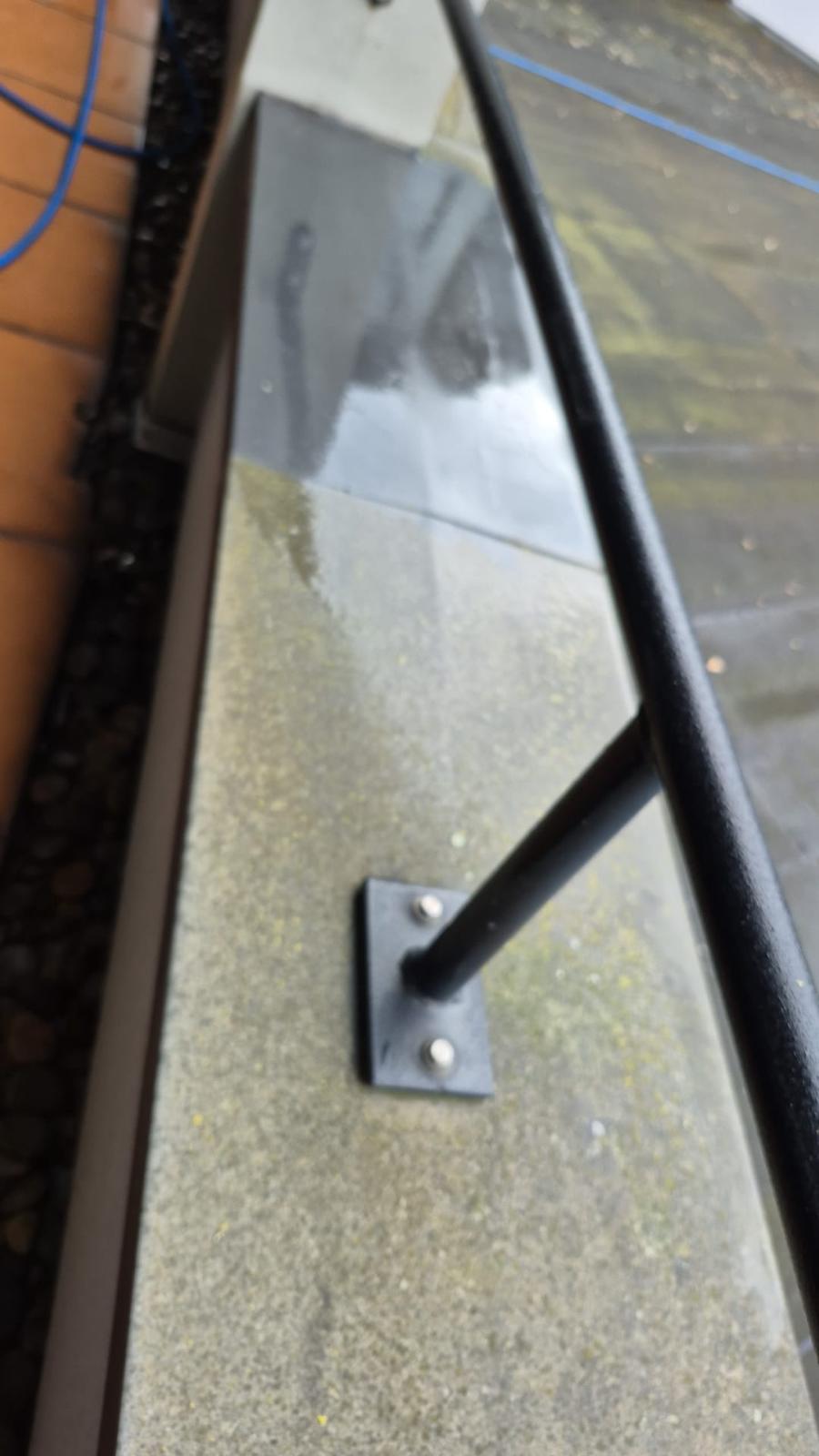 Detail van reiniging bij glasoverkapping